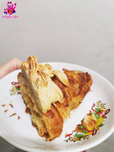 อัลมอนด์ครัวซองต์