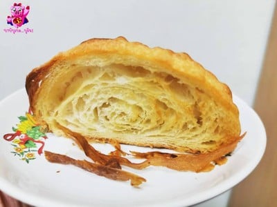 PLAIN CROISSANT