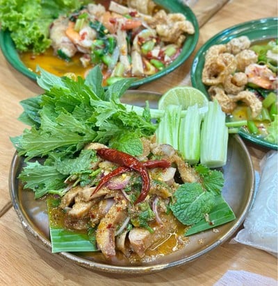 น้ำตกคอหมู