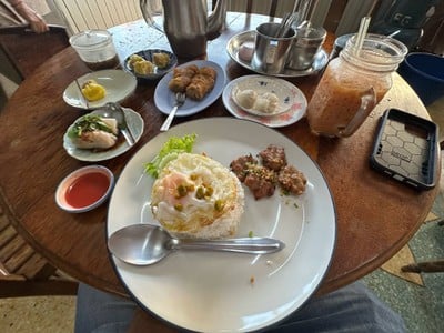 ข้าวหมูทอดปลาเค็ม