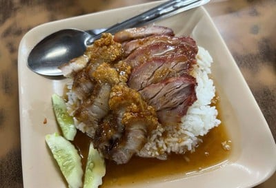 ข้าวหมูแดงหมูกรอบ (ธรรมดา)