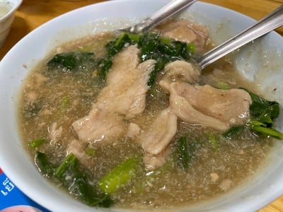 เส้นหมี่ราดหน้าหมู