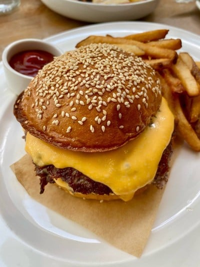 ROAST BURGER