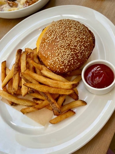 ROAST BURGER