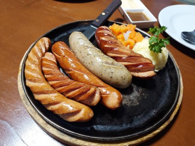 อาหาร หรือ เครื่องดื่ม