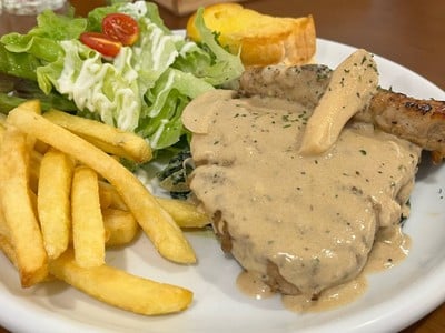 สเต็กหมูผักโขมซอสเห็ด