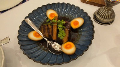 หมูฮ่องไข่พะโล้