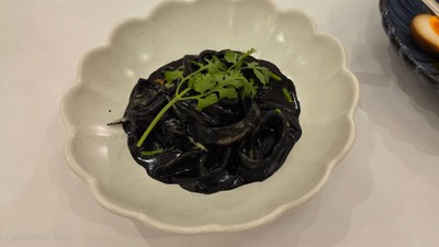 ปลาหมึกผัดน้ำดำ