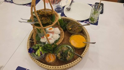 ชุดขนมจีนสามน้ำยา