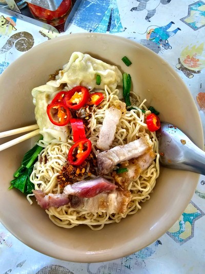 บะหมี่เกี๊ยวแห้ง หมูย่าง+หมูกรอบ