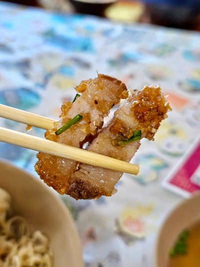 หมูกรอบ