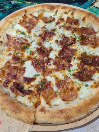 pizza เบคอนครีมชีส