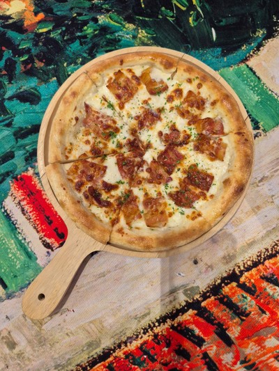 pizza เบคอนครีมชีส