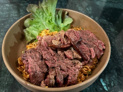 ข้าวหน้าเนื้อวากิว (100 กรัม)