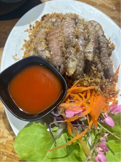 กั้งผัดกระเทียม Stir-fried crayfish with garlic