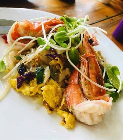ผัดไทยกุ้งใหญ่