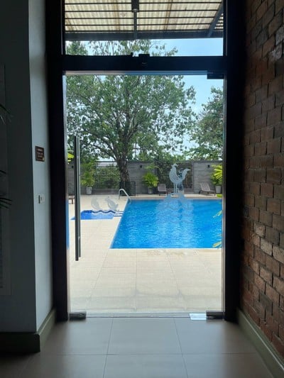 สระว่ายน้ำ/ชายหาด