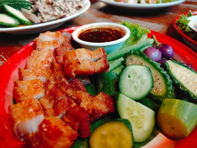 หมูสามชั้นทอดน้ำปลา