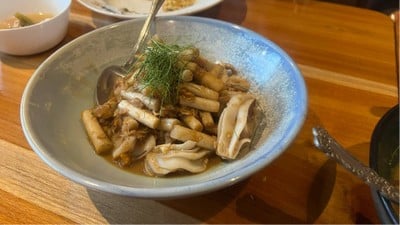 ผัดไหลบัวกะปิ ปลาหมึก