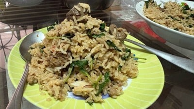 กะเพราหมูสับตับไก่คลุกข้าว