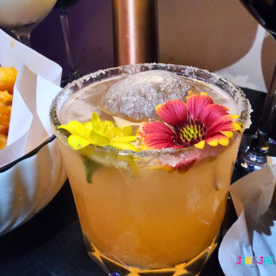 อาหาร หรือ เครื่องดื่ม