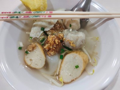 เส้นใหญ่น้ำใส