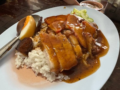 ข้าวหมูแดงหมูกรอบ