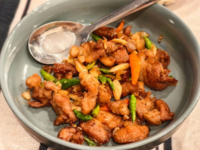 หมูสามชั้นคั่วพริกเกลือ