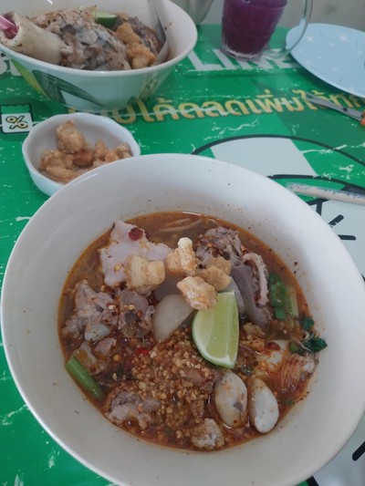 ก๋วยเตี๋ยวหมูตุ๋นกระดูกอ่อน