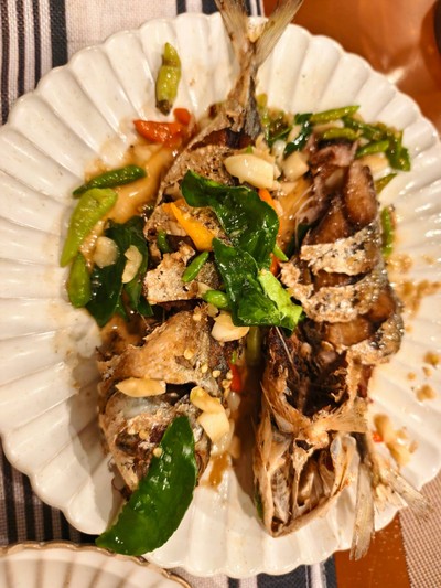 ปลาทูทอดราดพริกขี้หนูสวน