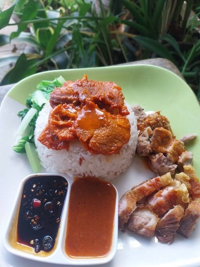 ข้าวหมูกรอบ