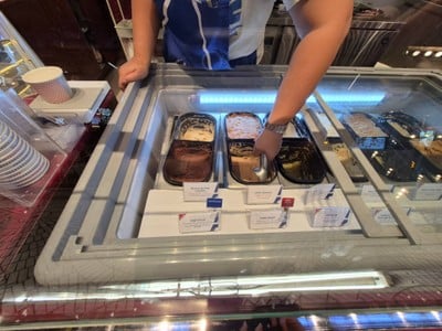 อาหาร หรือ เครื่องดื่ม