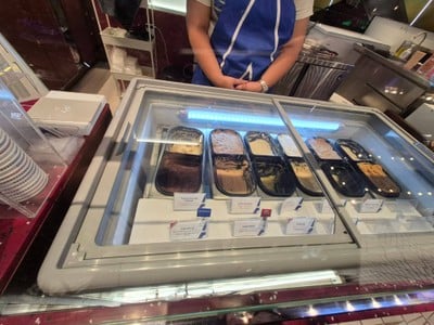 อาหาร หรือ เครื่องดื่ม