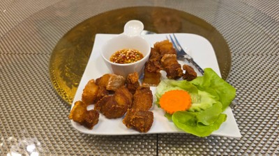 หมูสามชั้นทอดน้ำปลา