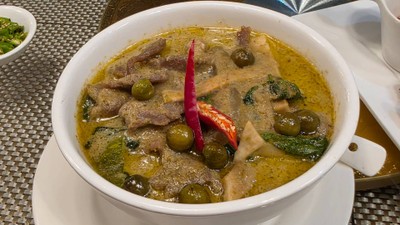 แกงเขียวหวานเนื้อเอ็นตุ๋น