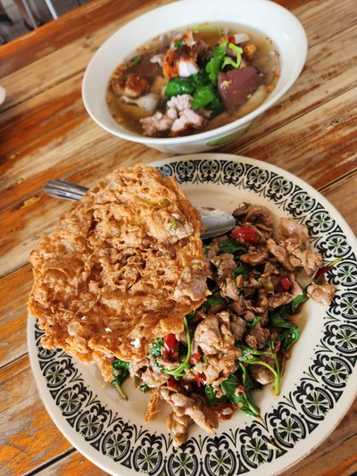 อาหาร หรือ เครื่องดื่ม