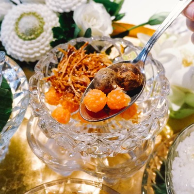 ทานข้าวแช่โบราณตามตำรับชาววังต้อนรับหน้าร้อนที่ "Royal Osha"