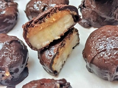 Frozen chocolate peanut butter banana bites