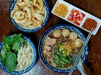 ก๋วยเตี๋ยวเรือน้ำตก