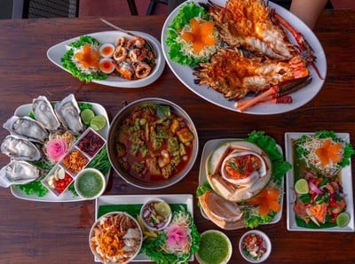 เรือนชายน้ำ  cafe&restaurant