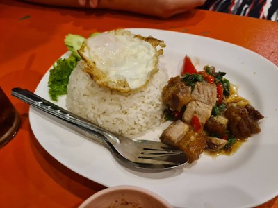 ข้าวกะเพราหมูกรอบ