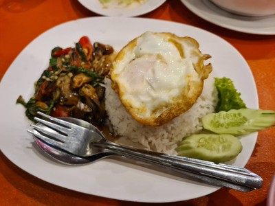 ข้าวกะเพราหอยแมลงภู่