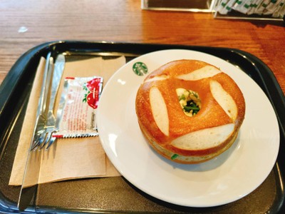 Spring Onion & Cream Cheese Bagel