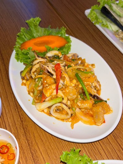 ปลาหมึกผัดไข่เค็ม