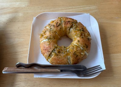 โดนัทกระเทียมชีส