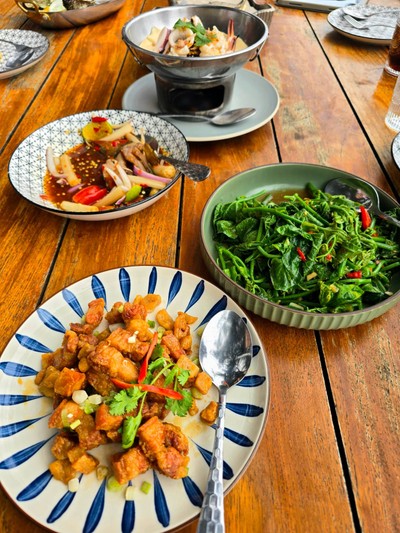 อาหาร หรือ เครื่องดื่ม