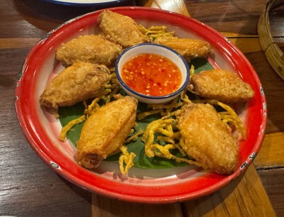 ปีกไก่ทอดน้ำปลา