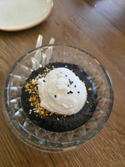 ไอศครีมมะพร้าวในซุปงาดำ