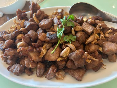 เนื้อเป็ดทอดกระเทียม