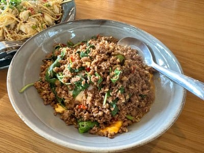 กะเพราเนื้อสับไข่ข้น